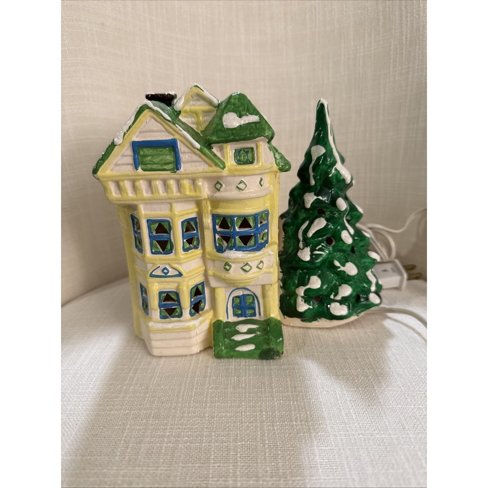 1981 Mann Ceramic Knob Hill House Christmas Village - Yellow / Blue Vintage